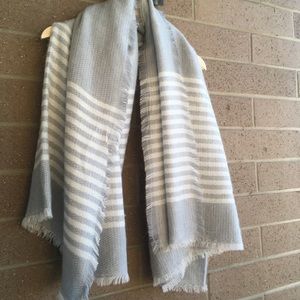 Scarf + ripped jeans